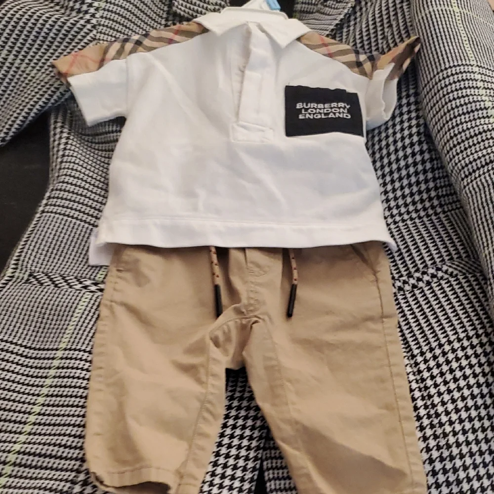 Burberry (Set) Flash $109 Discounted Shipping - Picture 9 of 10